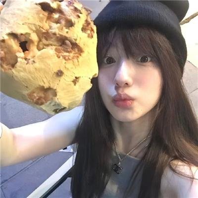 不时用俄语小声说真心话的邻桌艾莉同学